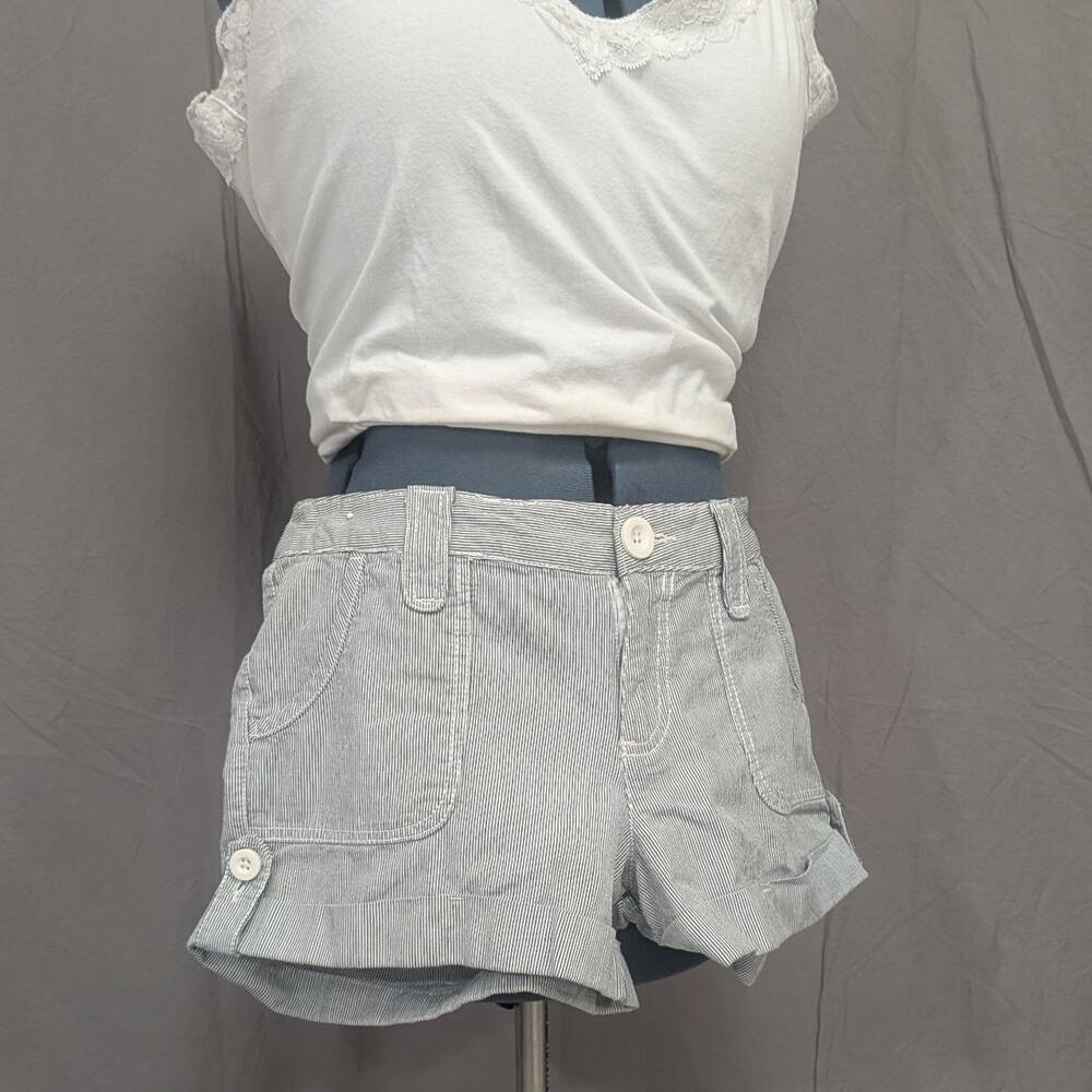 Blue‑white pinstripe 100% cotton cuffed shorts by SO Wear It Declare It, size 13